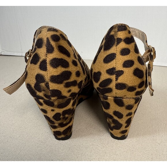 Bella Marie Faux Suede Mary Jane Wedge Leopard Print 3" Heel Size Women's 8.5 - Picture 4 of 11